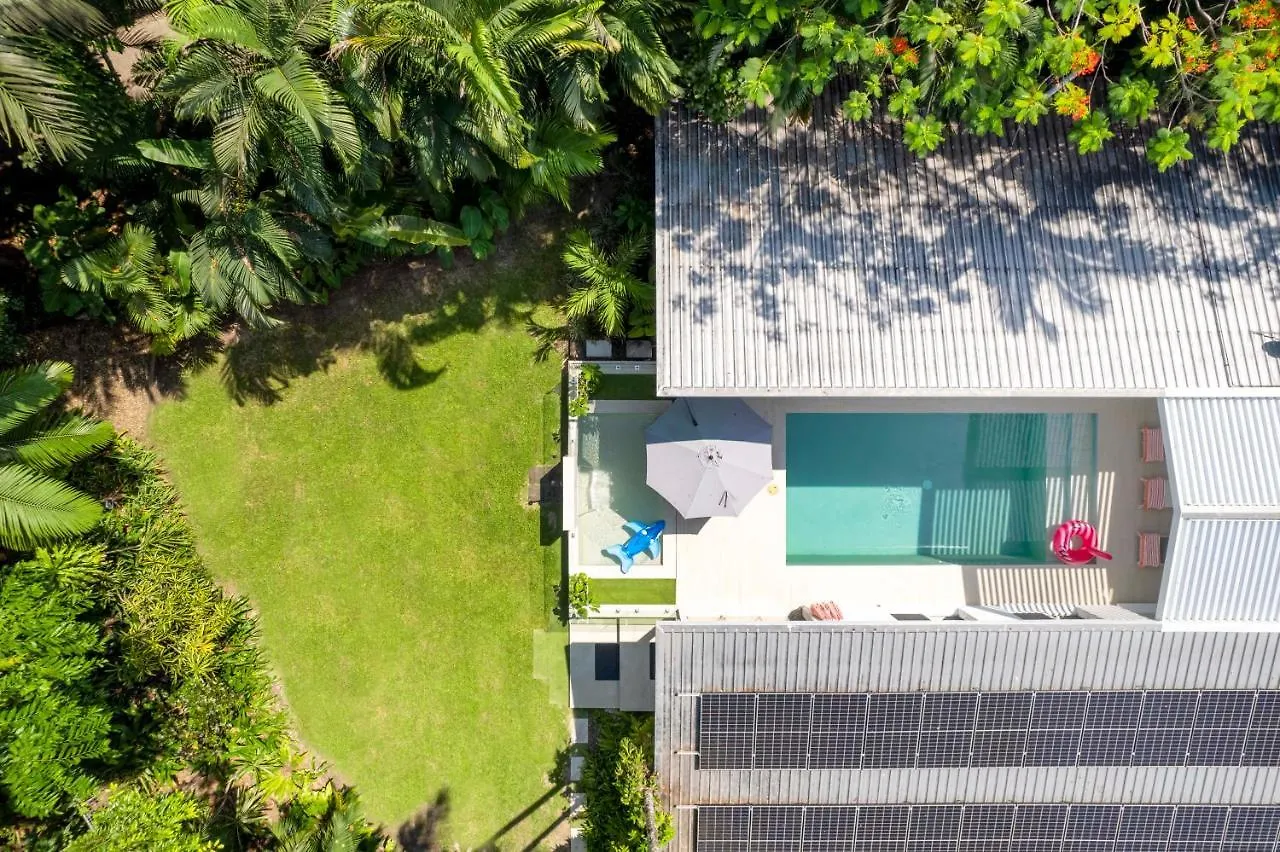 Pavilions In The Palms Heated Pool Short Path To Beach Five Bedrooms Sleeps 14 포트 더글라스 펜션