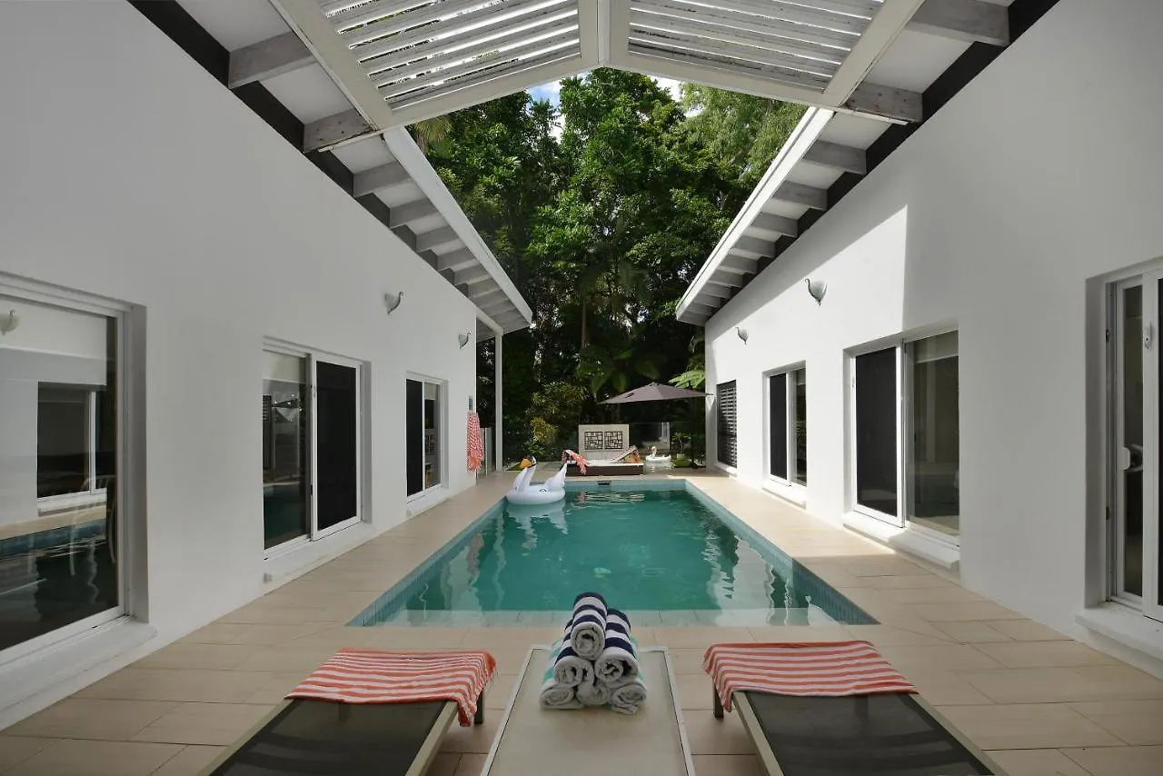 Pavilions In The Palms Heated Pool Short Path To Beach Five Bedrooms Sleeps 14 포트 더글라스