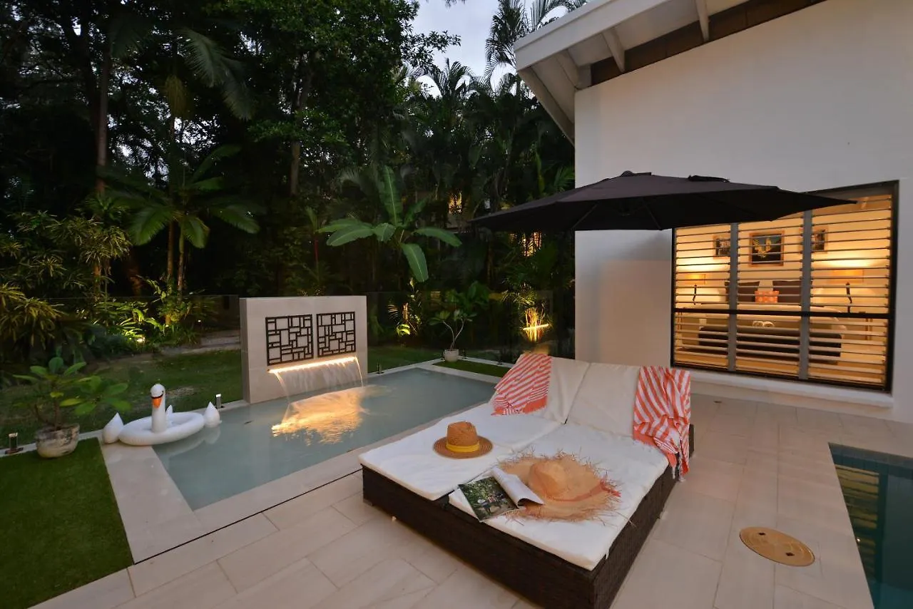 Pavilions In The Palms Heated Pool Short Path To Beach Five Bedrooms Sleeps 14 Port Douglas 0*,  Australia