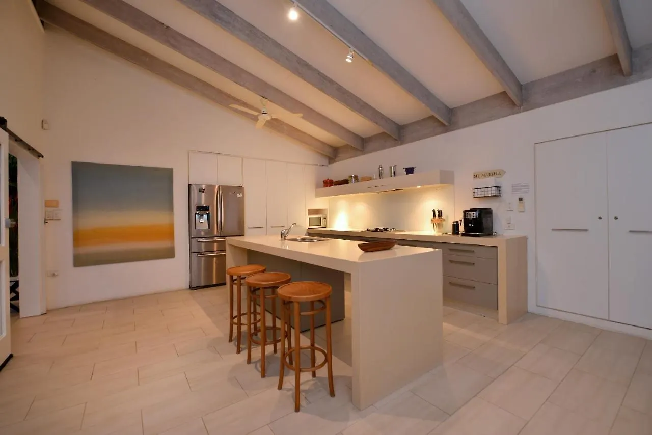 Pavilions In The Palms Heated Pool Short Path To Beach Five Bedrooms Sleeps 14 Port Douglas Holiday home