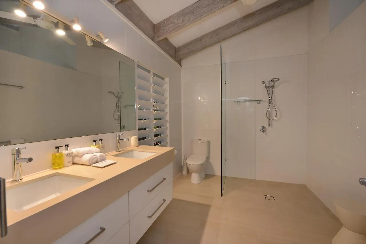 Holiday home Pavilions In The Palms Heated Pool Short Path To Beach Five Bedrooms Sleeps 14 Port Douglas Australia